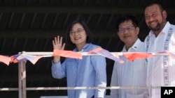 Prezidan Taiwan Tsai Ing-wen vizite yon pwoje mouton ak kabrit Taiwan apiye nan vil Cayo, Beliz, 3 Avril 2023. 