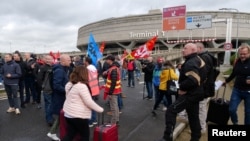 FRANCE-PENSIONS/AIRPORT