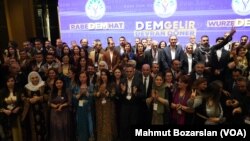 DEM Parti 96 il ve ilçede göstereceği adayları Diyarbakır’da tanıttı.