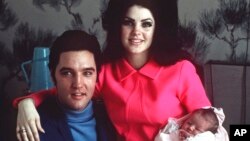 Elvis Presley, Priscilla Presley ve kizlari Lisa Marie Presley