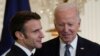 Prezidan Joe Biden pran la pawol pandan yon konferans de pres ak Prezidan Franse Emmanuel Macron, Jedi 1 Desanm, 2022. 