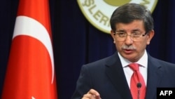 Davutoğlu: 'Suriye'de Çatışmalar İç Savaşa Dönüşebilir'